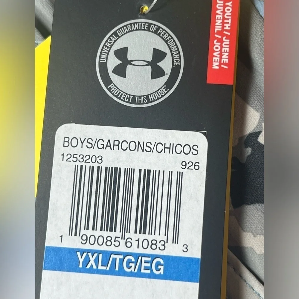 NWT Under Armour Youth Boys XL (32W) Heatgear Storm Digital Camo Cargo Shorts